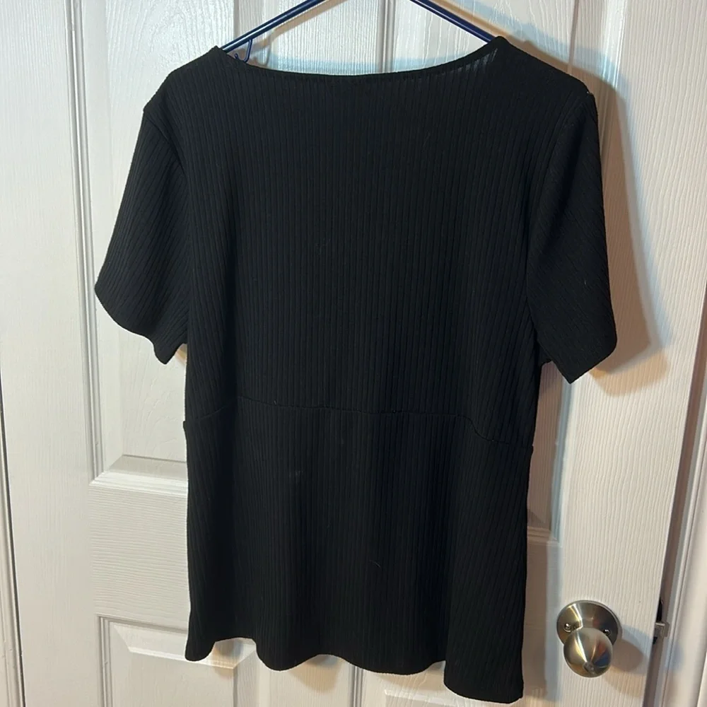 Torrid Short Sleeve Wrap Ribbed Black V-Neck Women's Top size 2X - Picture 7 of 7